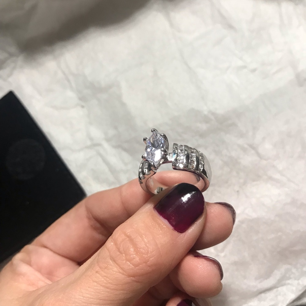 Gorgeous ring! ๐๐ - Picture 4 of 6